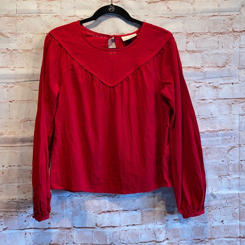 Universal Threads long sleeve red key hole blouse